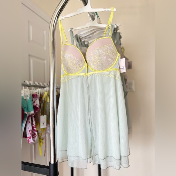 Lingerie - Picture 3 of 4